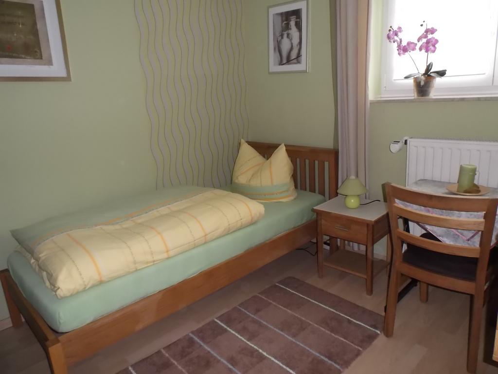 Zimmer Schmitz Anschau Quarto foto
